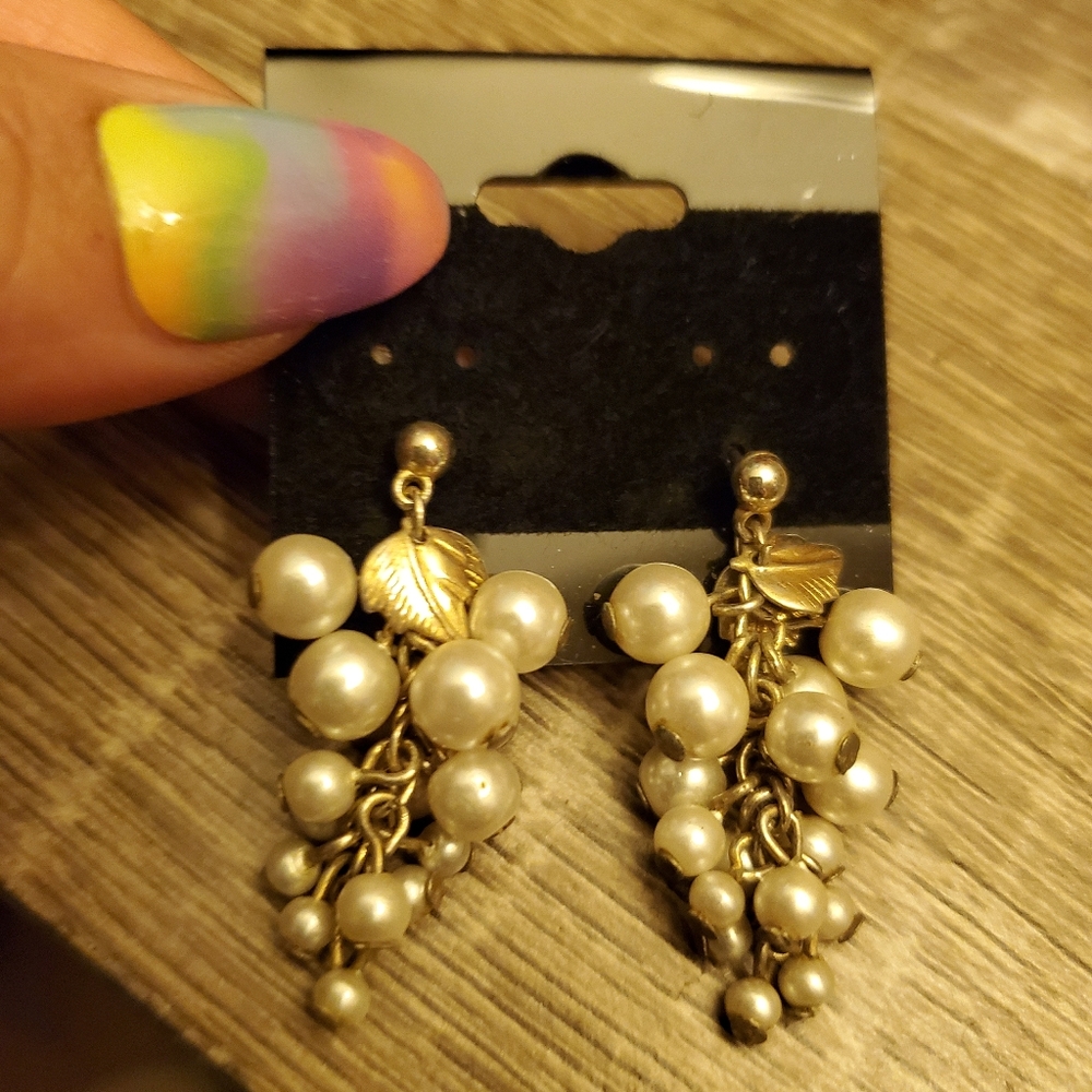 Looks like a pair of grapes